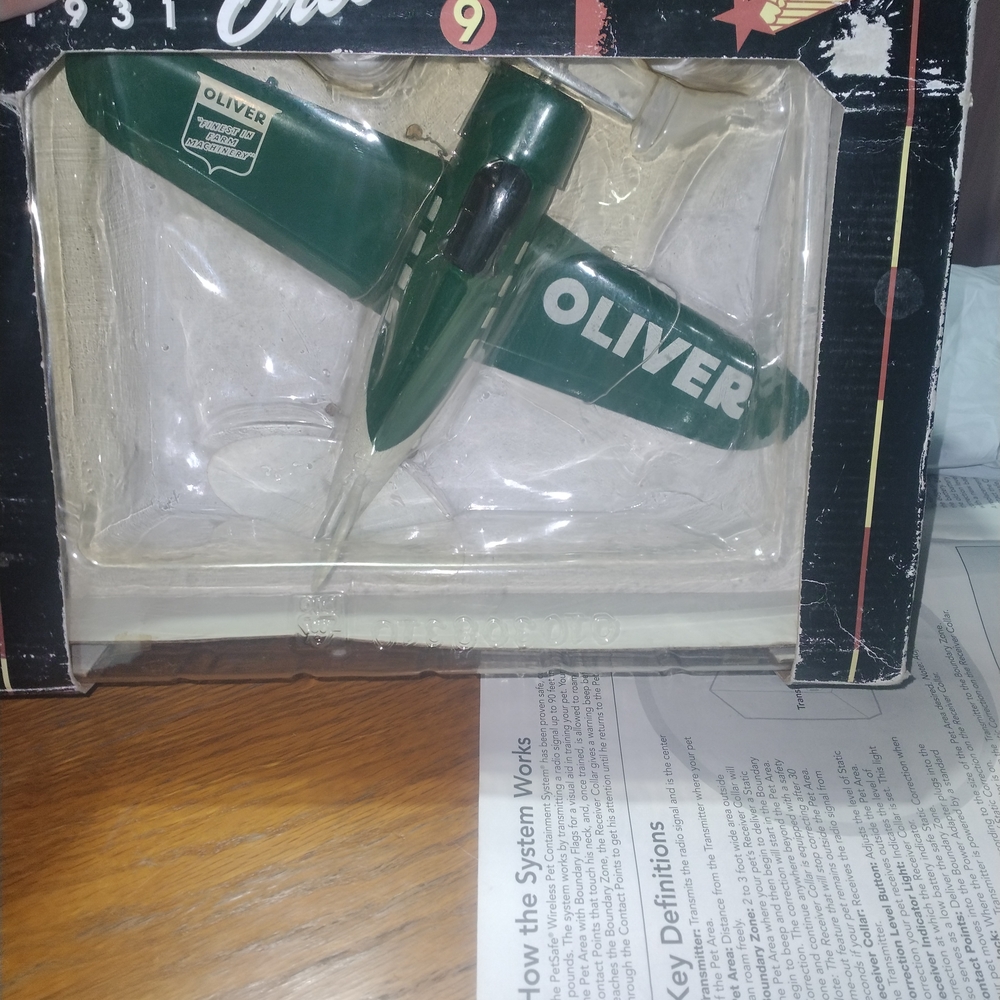Oliver Green Model Airplane